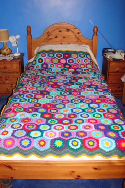 Hexagon blanket on bed