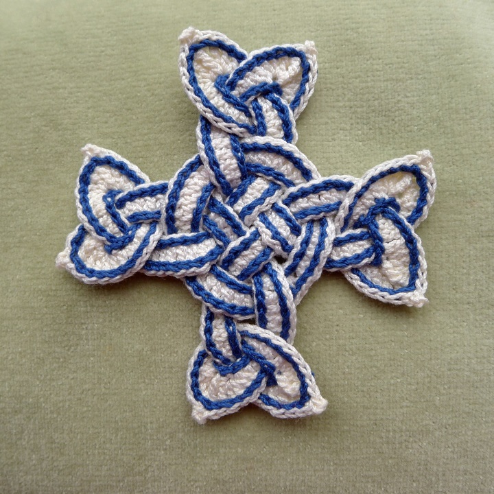 Celtic cross with equal arms
